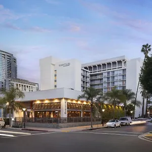 Hotel Courtyard By Marriott Long Downtown