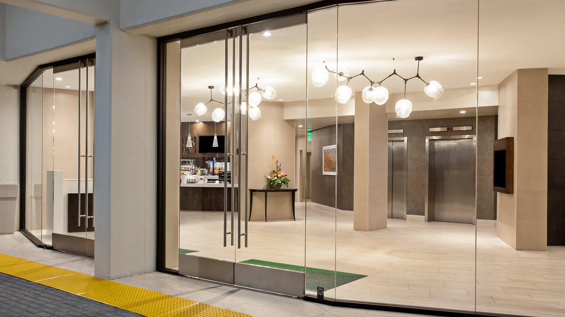 Holiday Inn Long Beach - Airport By Ihg