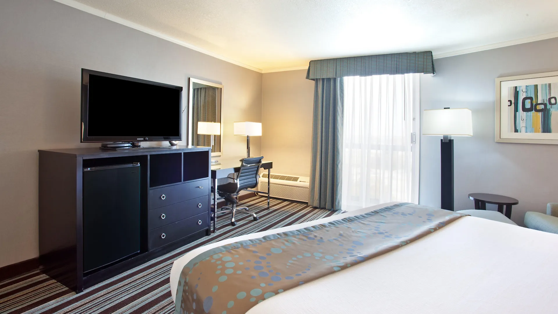 Holiday Inn Long Beach - Airport By Ihg Hotel