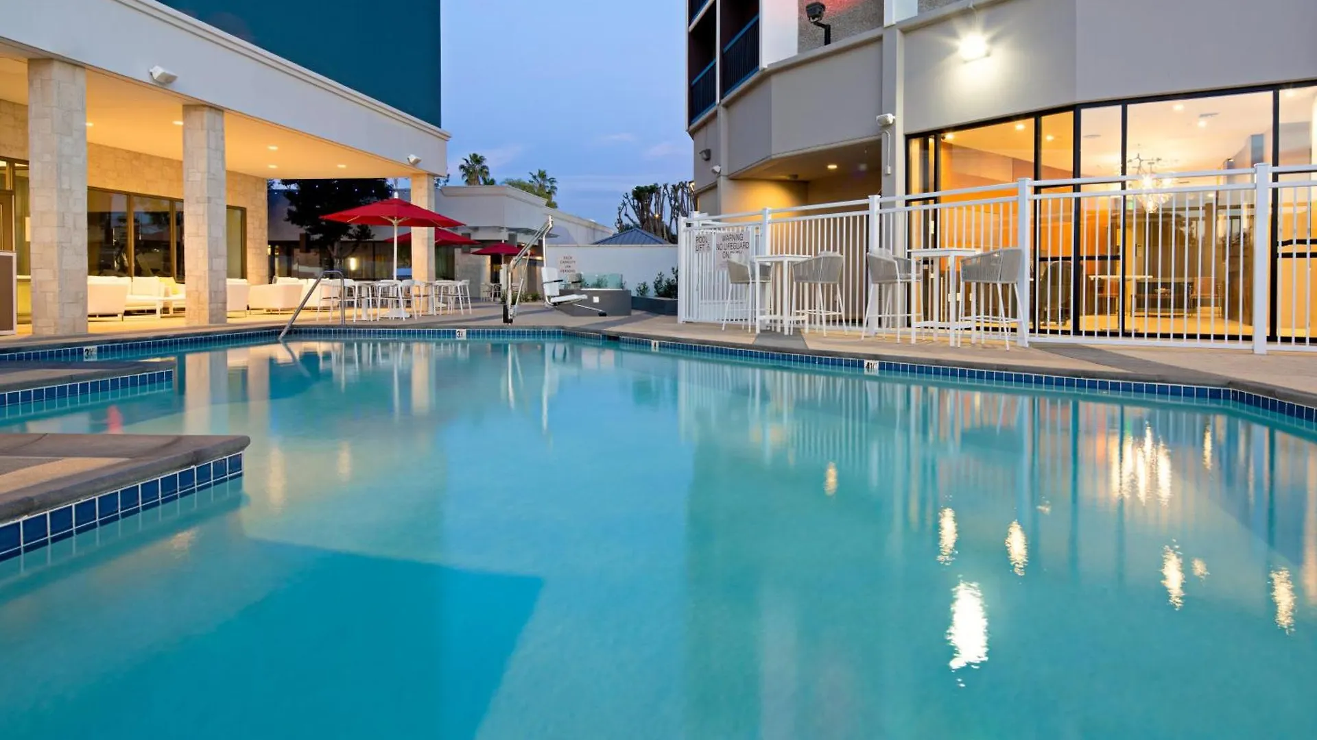 Hotel Holiday Inn Long Beach - Airport By Ihg